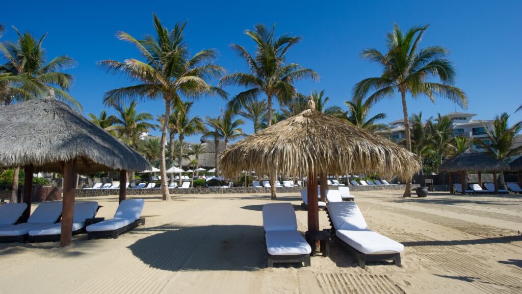 Sunny climate of cabo in April
